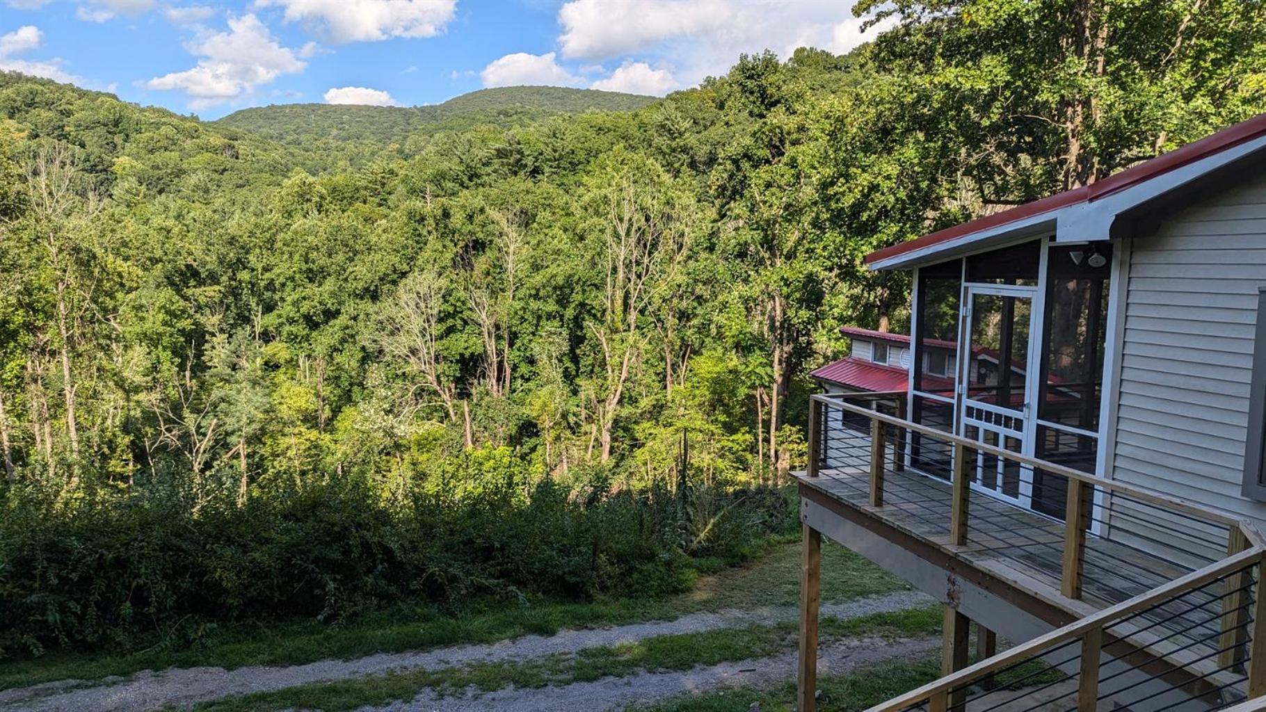 Red Roof Mountain Cabin With Starlink Internet! Stanley Exterior photo